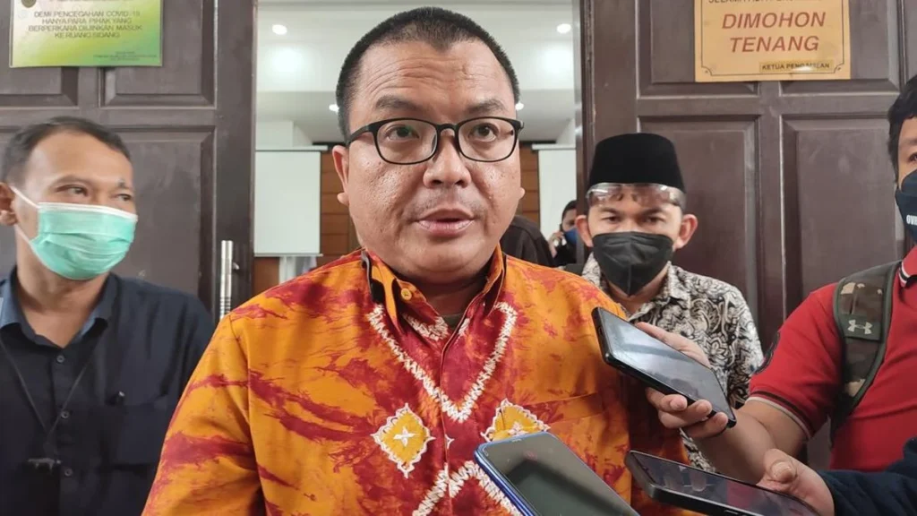 Denny Indrayana Ingin Benturkan Mahfud MD dengan Presiden Jokowi