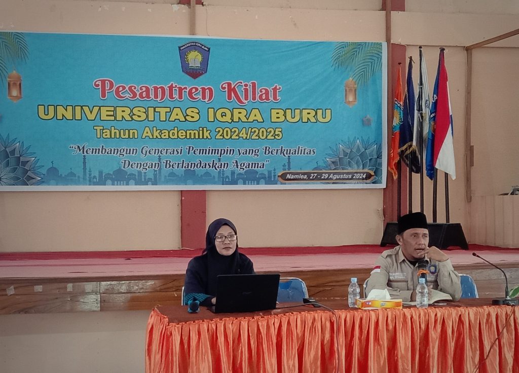 Ketua FKUB Memaparkan Materi Peran Agama dalam Memperkuat Wawasan Kebangsaan di Pesantren Uniqbu